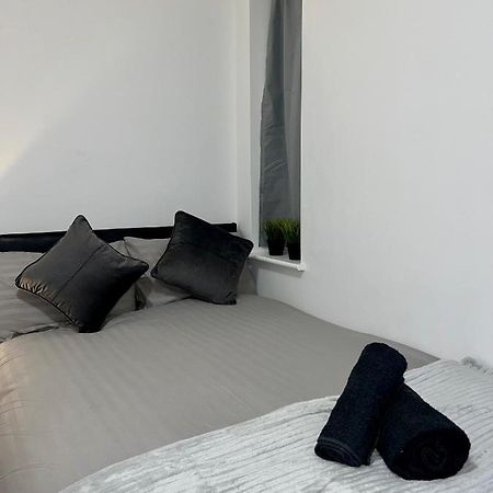 Leisure Studio Flat In Golders Green Лондон Екстериор снимка
