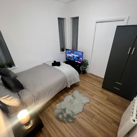 Leisure Studio Flat In Golders Green Лондон Екстериор снимка