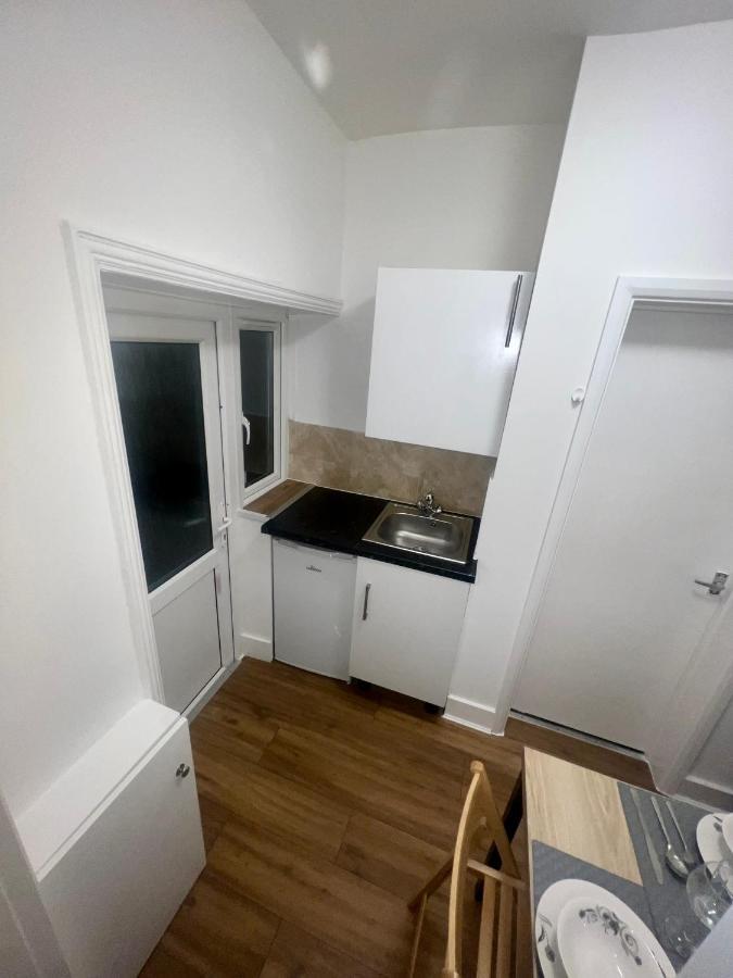 Leisure Studio Flat In Golders Green Лондон Екстериор снимка