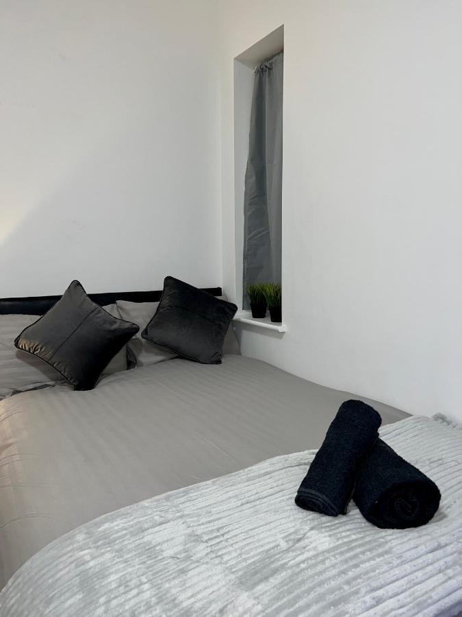 Leisure Studio Flat In Golders Green Лондон Екстериор снимка