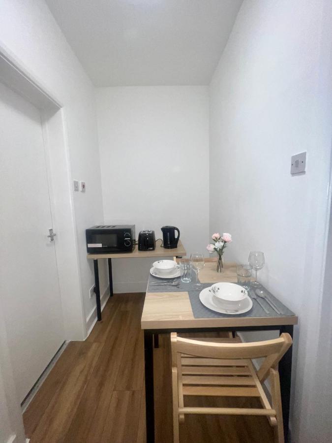 Leisure Studio Flat In Golders Green Лондон Екстериор снимка