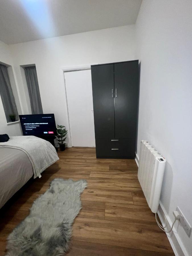 Leisure Studio Flat In Golders Green Лондон Екстериор снимка